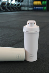 AYA&IDA - Shaker Bottle - Cream Beige - 750ML (Den lille bold, til at mixe proteinpulveret med, medfølger)