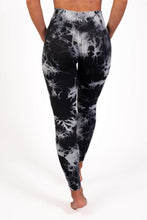 Indlæs billede til gallerivisning BARA - Black Tie Dye Seamless Tights
