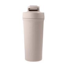 Indlæs billede til gallerivisning AYA&amp;IDA - Shaker Bottle - Cream Beige - 750ML (Den lille bold, til at mixe proteinpulveret med, medfølger)
