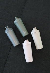 AYA&IDA - Shaker Bottle - Cream Beige - 750ML (Den lille bold, til at mixe proteinpulveret med, medfølger)