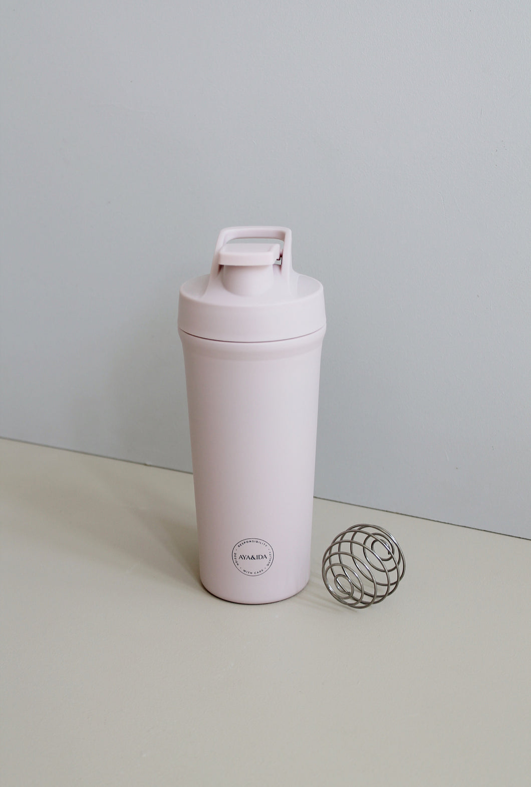 AYA&IDA - Shaker Bottle - Soft Rose - 750ML (Den lille bold, til at mixe proteinpulveret med, medfølger)