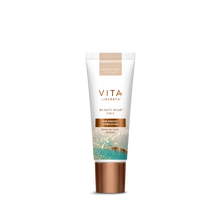 Indlæs billede til gallerivisning VITA LIBERATA - Beauty Blur Skin Tone Optimizer - LIGHTER LIGHT (Farven svarer til tidl. Café cremé) - (3-in-1 primer, tinted moisturiser &amp; foundation) (Copy)
