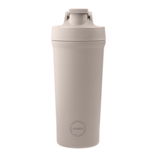 Indlæs billede til gallerivisning AYA&amp;IDA - Shaker Bottle - Cream Beige - 750ML (Den lille bold, til at mixe proteinpulveret med, medfølger)
