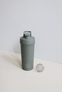 AYA&IDA - Shaker Bottle - Tropical Green - 750ML (Den lille bold, til at mixe proteinpulveret med, medfølger)