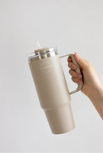 Indlæs billede til gallerivisning AYA&amp;IDA - Thermo Cup with Straw - Cream Beige - 885ML
