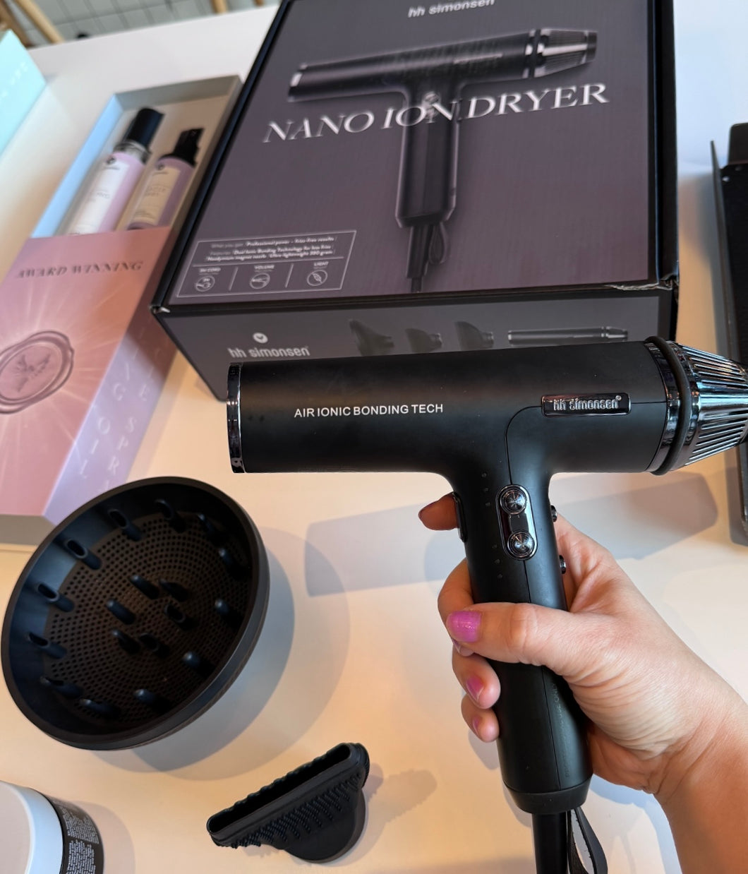 HH Simonsen - NANO ION DRYER - NÝTT (SERA KRAFTIGUR og SAMSTUNDIS NETTUR OG LÆTTUR)