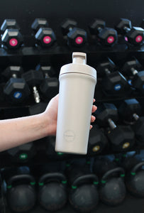 AYA&IDA - Shaker Bottle - Cream Beige - 750ML (Den lille bold, til at mixe proteinpulveret med, medfølger)