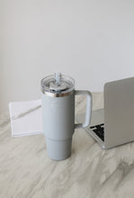 Indlæs billede til gallerivisning AYA&amp;IDA - Thermo Cup with Straw - Light Grey - 885ML
