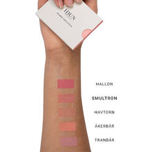 Indlæs billede til gallerivisning IDUN - MINERAL BLUSH - Shade: Smultron Peach Pink - 5 g / 0.18 oz
